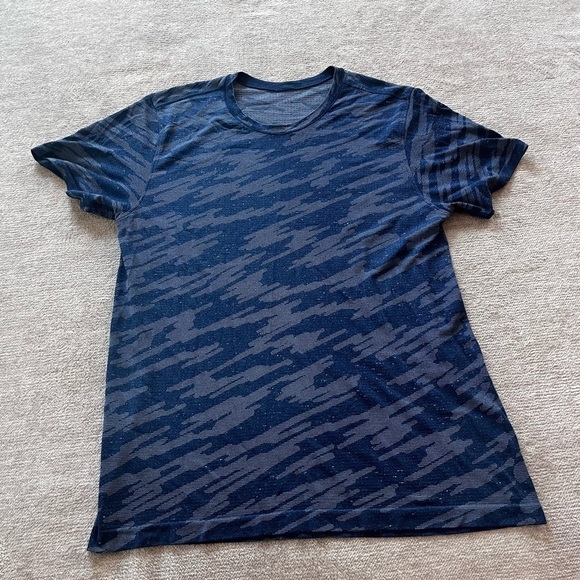 Lululemon Metal Vent Breathe Short Sleeve
Scatter Surface Tempest Blue Midnight - Picture 2 of 6